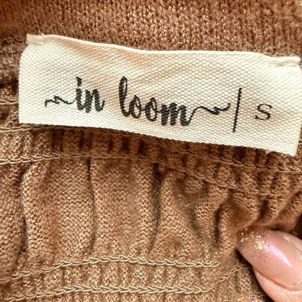 In Loom Women's Tan Snatched Waist V-neck Sweater Size S - Picture 4 of 5